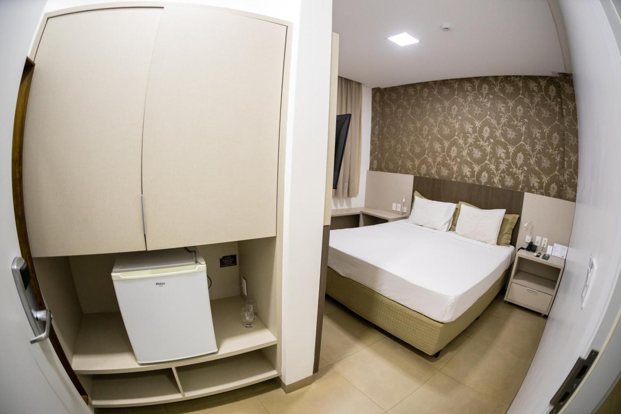 Brii Hotel Арагуаина Экстерьер фото